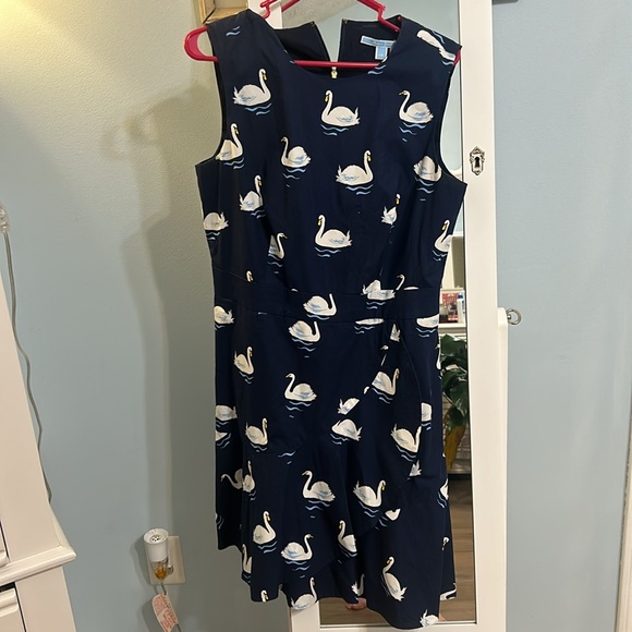 VGUC Draper James Swan Dress 🦢 - Picture 3 of 4